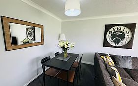 Modern & Secluded Home In Frenchay